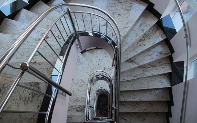 Hotel Adena