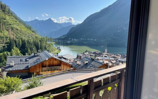 SnowLake Suite & Apartments