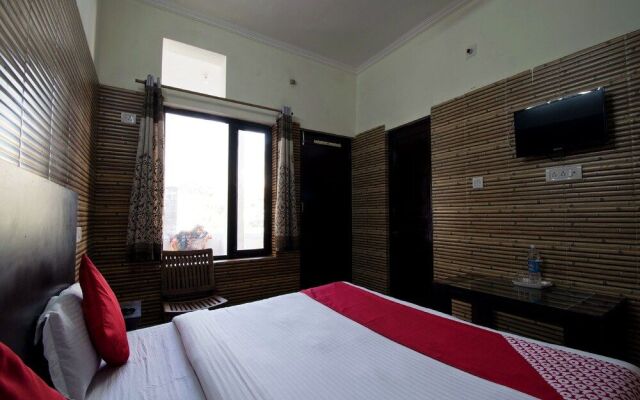 OYO 22932 Hotel Shiv Shanker