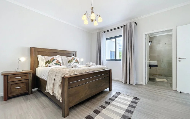 Blue Outlook Retreat by Atlantic Holiday