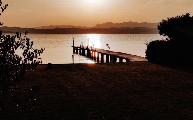 One step from the lake - Italian Homing