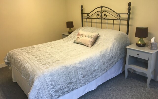 Charming 1-bedroom Apartment Near South Downs