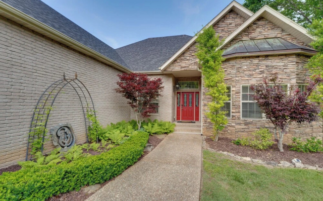 4 Mi to Branson Landing: Huge Home w/ Game Room!