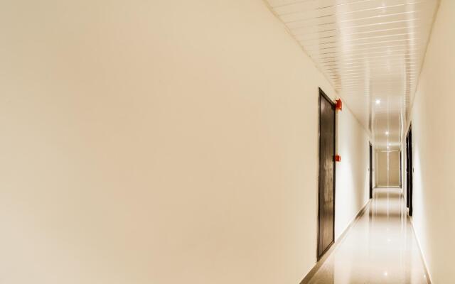 Collection O  80122 Pitampura Residency