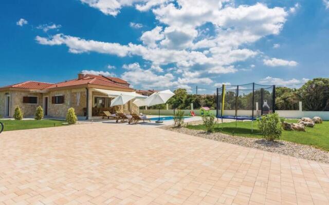 Lux stone house with pool, jacuzzi, sauna near beach