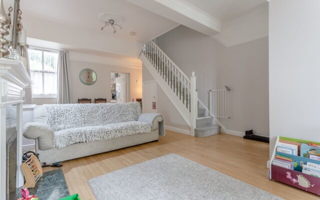 3 Bedroom House Close To Victoria Park