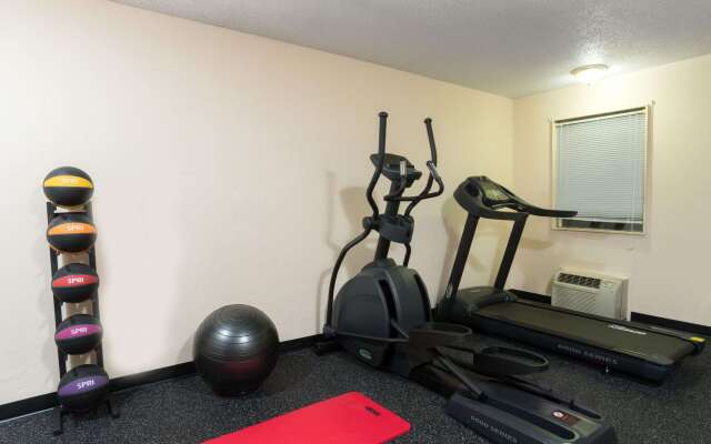 Days Inn by Wyndham Indianapolis East Post Road