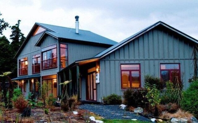 Mahitahi Lodge