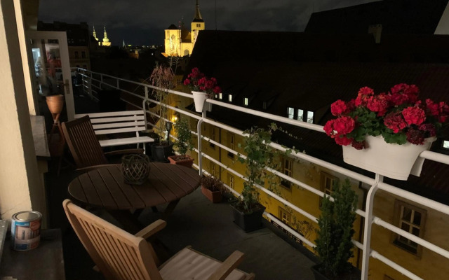 Apartment Anenská by Charles Bridge