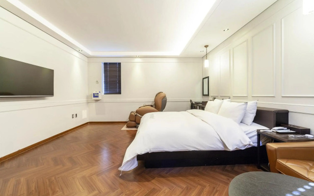 Hotel Stay 53
