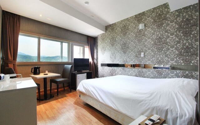J hotel