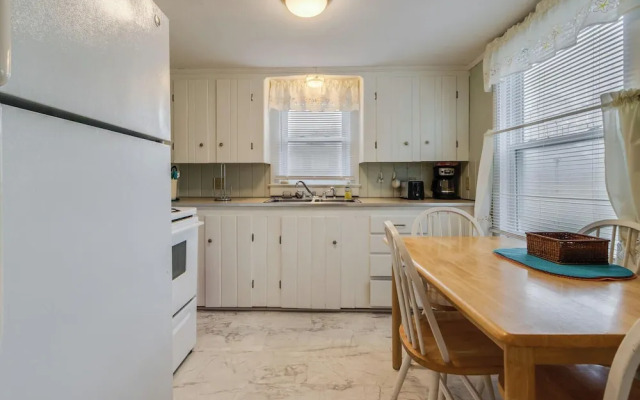 Laurel Street Garage APT 210