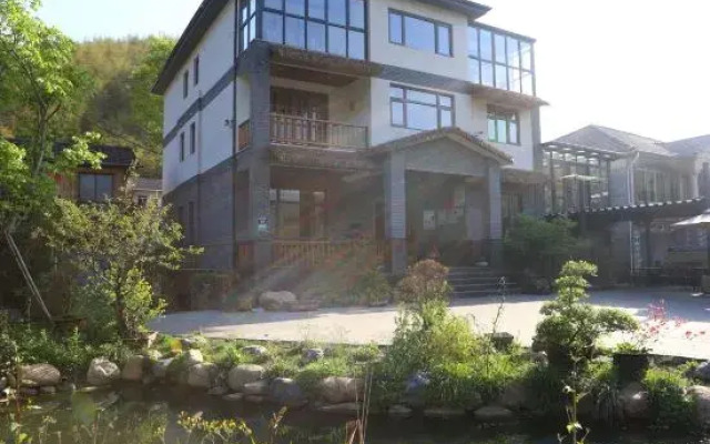 Manju Courtyard Hostel