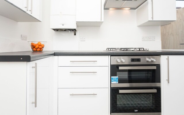 4 BR Townhouse, 10 Minutes From City Centre