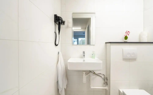 Beautiful Apartment Near Recreational Facility