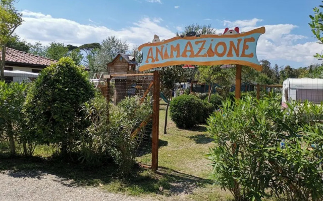Comfortable Campsite-chalet G8 Tuscany Near sea