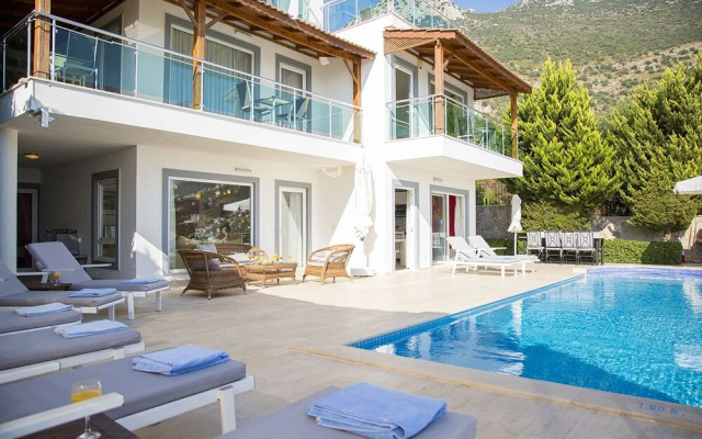 Villa Alkin by Akdenizvillam