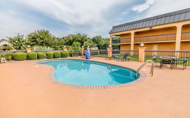 Quality Inn Savannah I-95