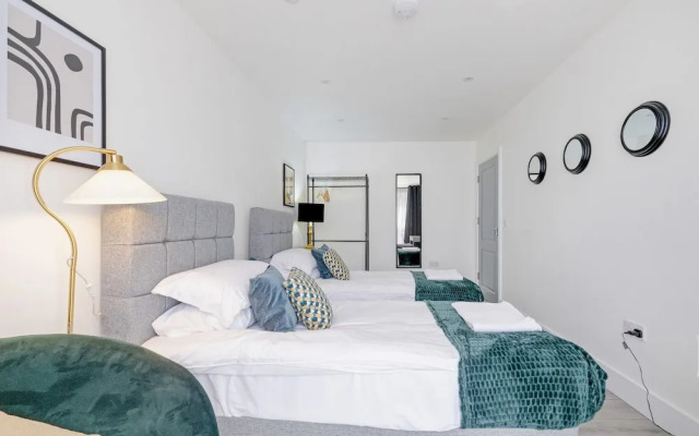 Luxury 1 & 2 bed Apartment free parking