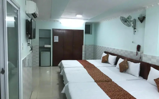 Gold Hotel
