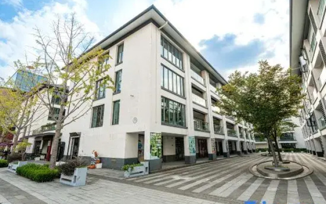 Zhu Li Moon Light Cloud Guest House (Zhujiajiao Branch)