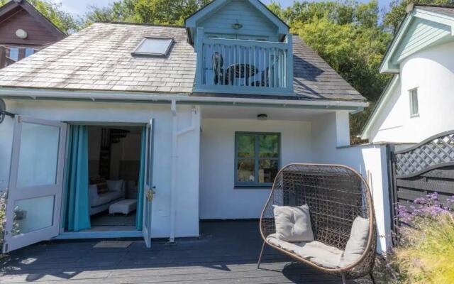 2 Bedrooms, Overlooking Little Petherick Creek