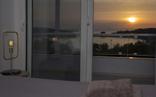 Luxury penthouse with stunning riviera view by GHH