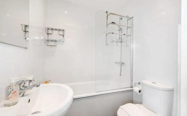 Host Stay Blue Bolthole on Vicarage Lane