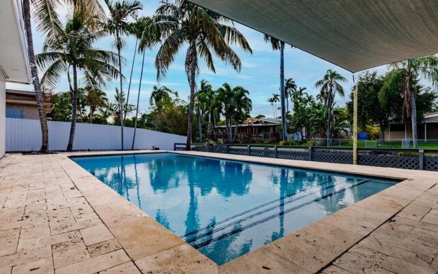 Stylish Aventura Home With Pool on Intercostal