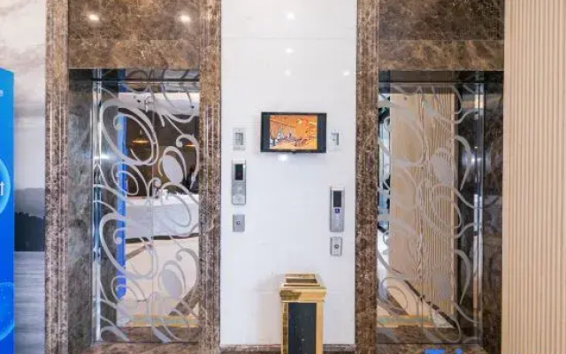 Ibis Styles Hotel (Yangchenghu Zhonglu Metro Station)
