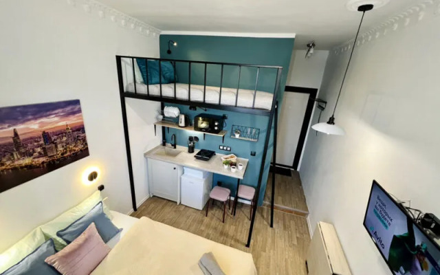 Диван и Чемодан на ул. Вокзальная магистраль, 2