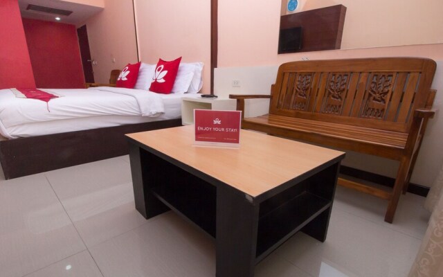 ZEN Rooms Surasak 2