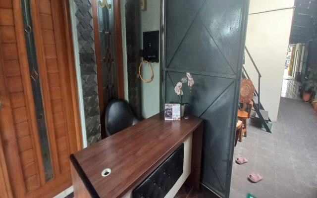 Hotel O 94911 Syariah Anggrek Guest House