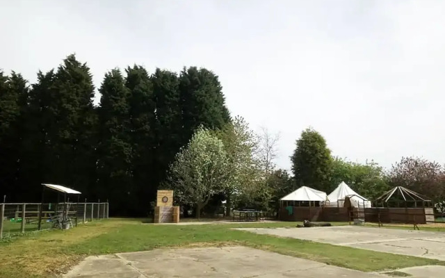 Oak Lodge Retreat - Glamping 2