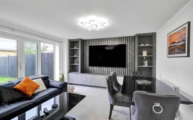 3 Bedroom and 2 Bath House with Balcony