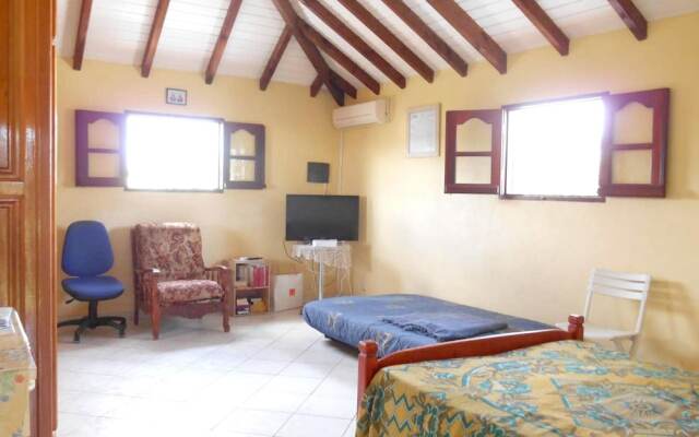 Apartment with 2 Bedrooms in Anse-Bertrand, with Furnished Garden And Wifi - 500 M From the Beach