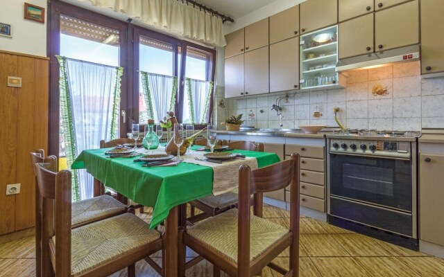 Beautiful Home in Stinjan With Wifi and 4 Bedrooms