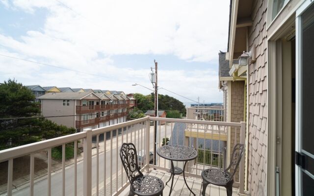 The White Turtle - 2 Br Townhouse