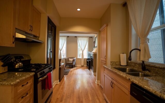 Old Town Suites Operated by Roscoe Village Guesthouse
