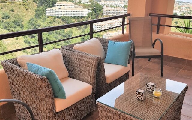 Stunning 4 bed duplex with sea views