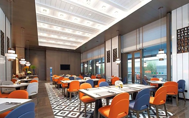 Hampton by Hilton Shantou Railway Station