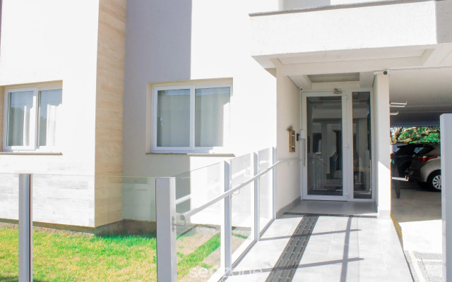 Apto moderno com piscina e churrasqueira CRR201