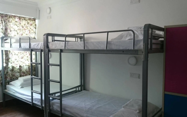 Halo Hostel