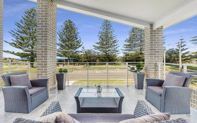 SEA MIST Gerringong 4pm Check Out Sundays