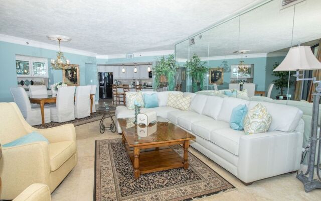 East Pass Towers 304 3 Bedroom Condo by RedAwning