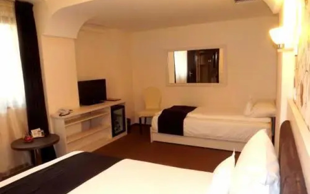 West Plaza Residence