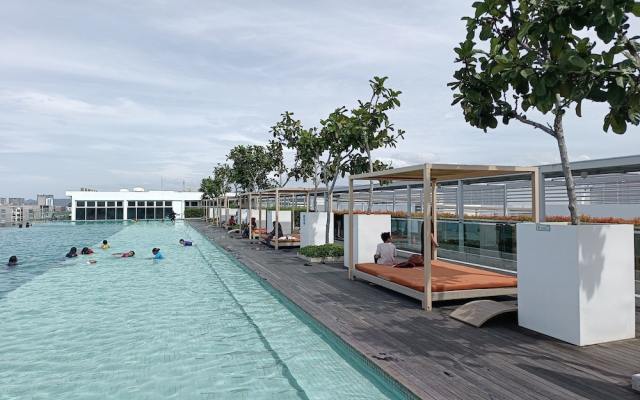 Whitehouse at Sutera Avenue