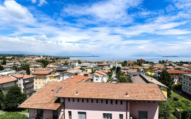 Immaculate 2-bed Apartment in Desenzano del Garda