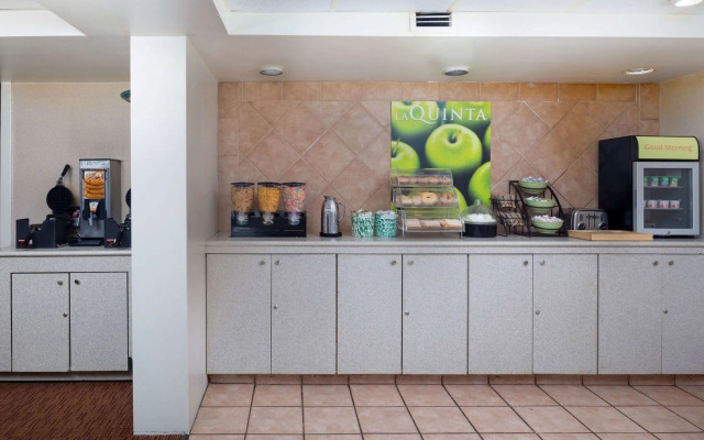 Super 8 by Wyndham Savannah