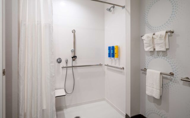 Tru by Hilton Naperville Chicago